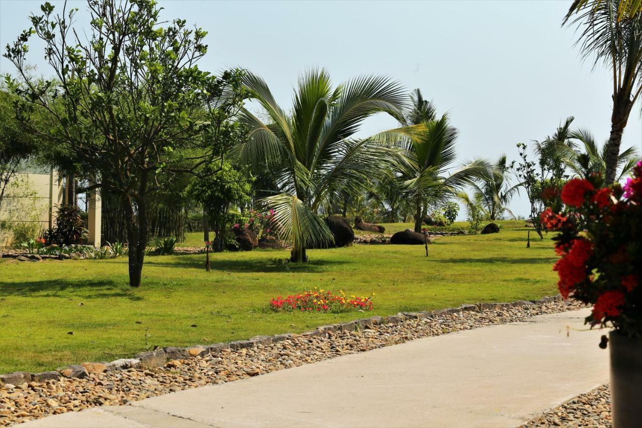 Bao Ninh Beach Resort Ðồng Hới Buitenkant foto